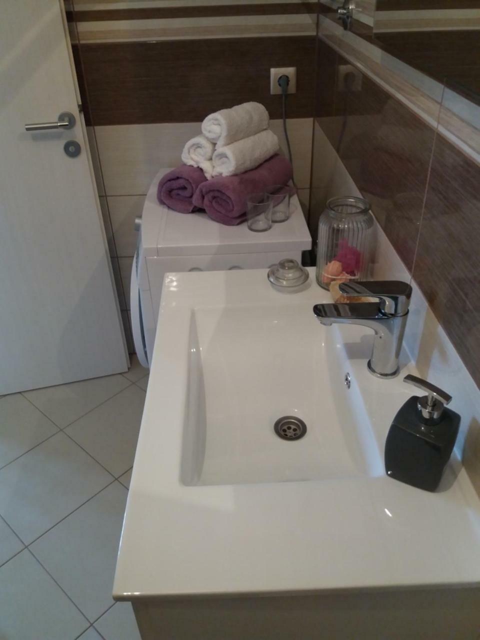 Lanelu Apartman Rogoznica  Exterior photo
