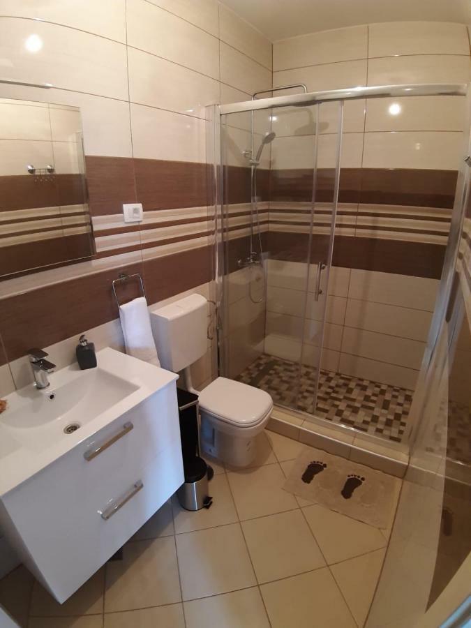Lanelu Apartman Rogoznica  Exterior photo
