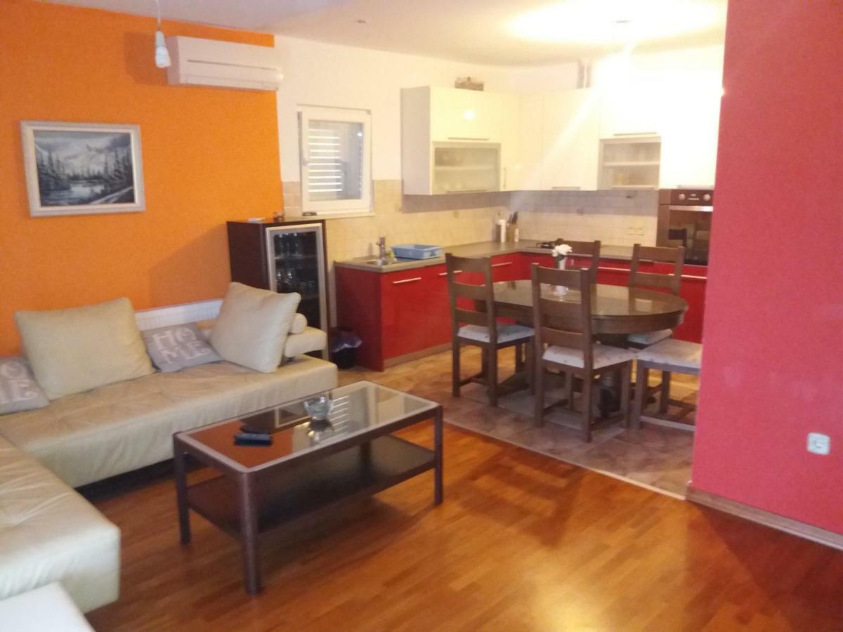 Lanelu Apartman Rogoznica  Exterior photo